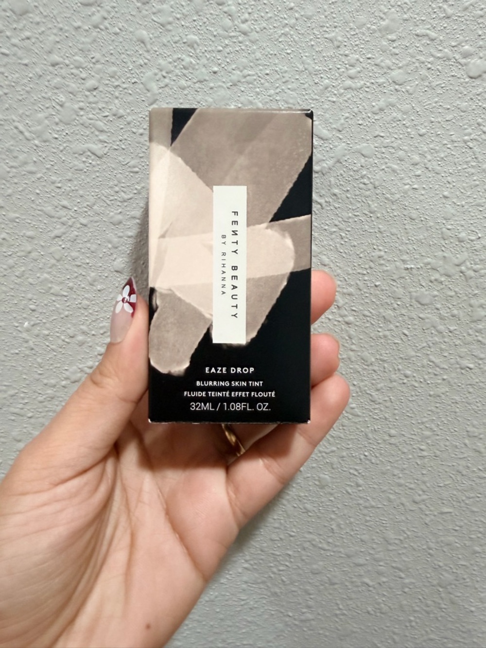 Fenty Beauty Eaze Drop Blurring Skin Tint – Beige & Black Packaging